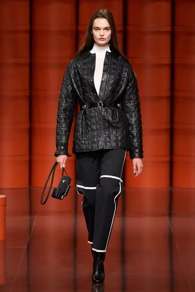 Look 14
